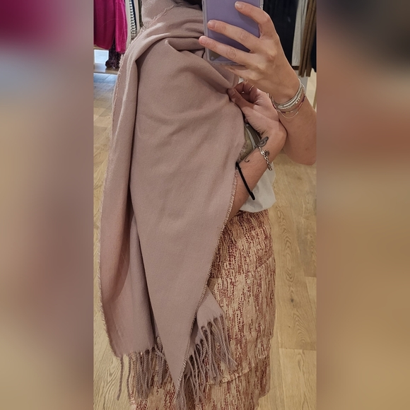 Scarf - Picture 2 of 5